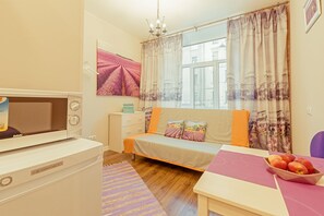 Basic Quadruple Room | Living area | Flat-screen TV - Narvskie vorota (St. Petersburg)