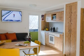 Studio Apartment Sudtirol | Living area | Flat-screen TV - Haidegger Appartements (Aldrans)