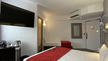 Superior driepersoonskamer | Luxe beddengoed, donsdekens, Select Comfort-bedden