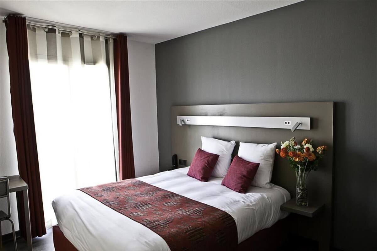 Premium bedding, down duvets, Select Comfort beds, in-room safe