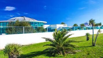 Sauna, hot tub, steam room, body treatments, 1 treatment room, massages