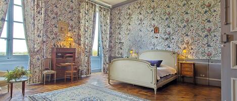 Suite (Bleue) | Luxe beddengoed, individueel gedecoreerd, individueel gemeubileerd