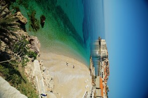 Beach nearby, beach cabanas, sun loungers, beach umbrellas