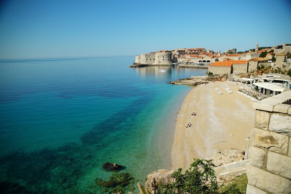 Beach nearby, beach cabanas, sun loungers, beach umbrellas