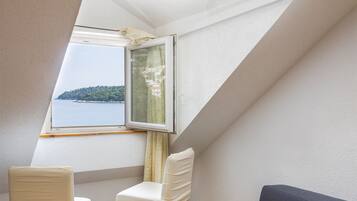 Leilighet – city, sjøutsikt, sjøvendt | Sengetøy av topp kvalitet, skrivebord og blendingsgardiner