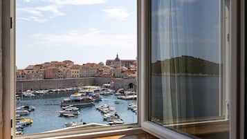 City Apartment, 2 Bedrooms, Sea View, Sea Facing | 1 bedroom, premium bedding, desk, blackout drapes