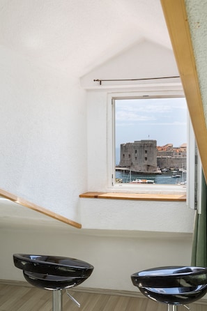 Premium bedding, desk, blackout curtains, iron/ironing board - Old Town Sunrise Apartments (Dubrovnik)