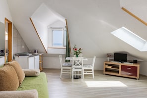 Premium bedding, desk, blackout curtains, iron/ironing board - Old Town Sunrise Apartments (Dubrovnik)