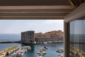 City Condo, Sea View, Sea Facing | 1 bedroom, premium bedding, desk, blackout drapes