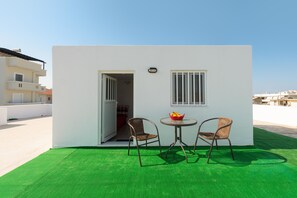 Studio (2nd Floor) | Terrasse/Patio