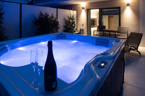 Superior studio apartment with jacuzzi | Terrace/patio