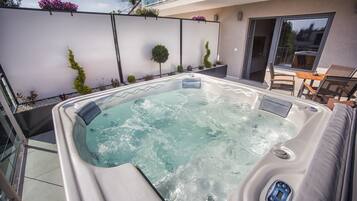 Superior Studio with Jacuzzi | Terrace/patio