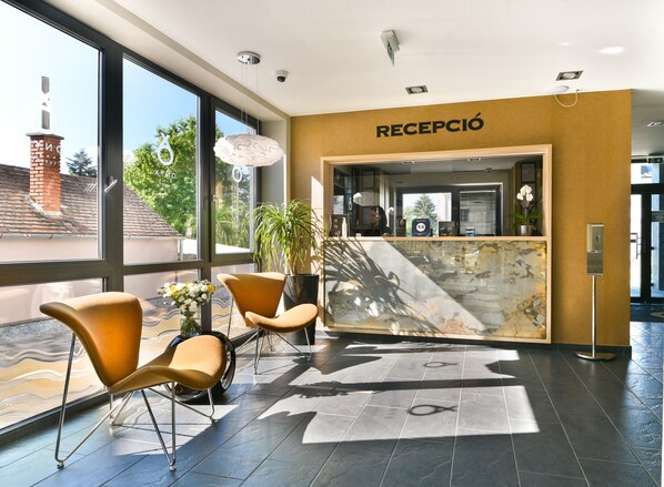 Reception - Onyx Luxury (Sarvar)