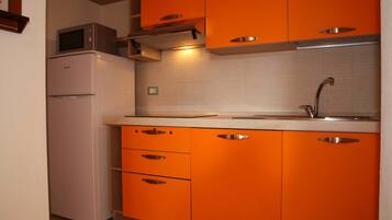 Appartement Classique, 1 chambre, cuisine, dans les dépendances (Basement) | Cuisine privée | Grand réfrigérateur, plaque de cuisson, lave-vaisselle
