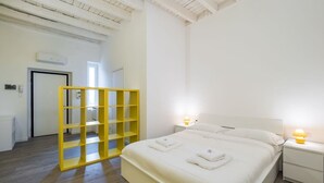 Classic Apartment, 1 Bedroom - Central station Apartment (Milan)