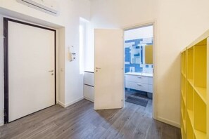 Classic Apartment, 1 Bedroom | Living area - Central station Apartment (Milan)