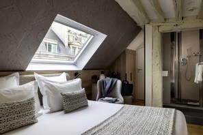 Superior Double Room (Hammam access) | Premium bedding, in-room safe, desk, soundproofing