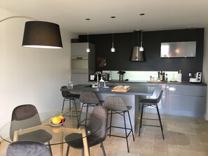 Hus – comfort, 2 soverom | Sengetøy av topp kvalitet, senger med overmadrass og skrivebord