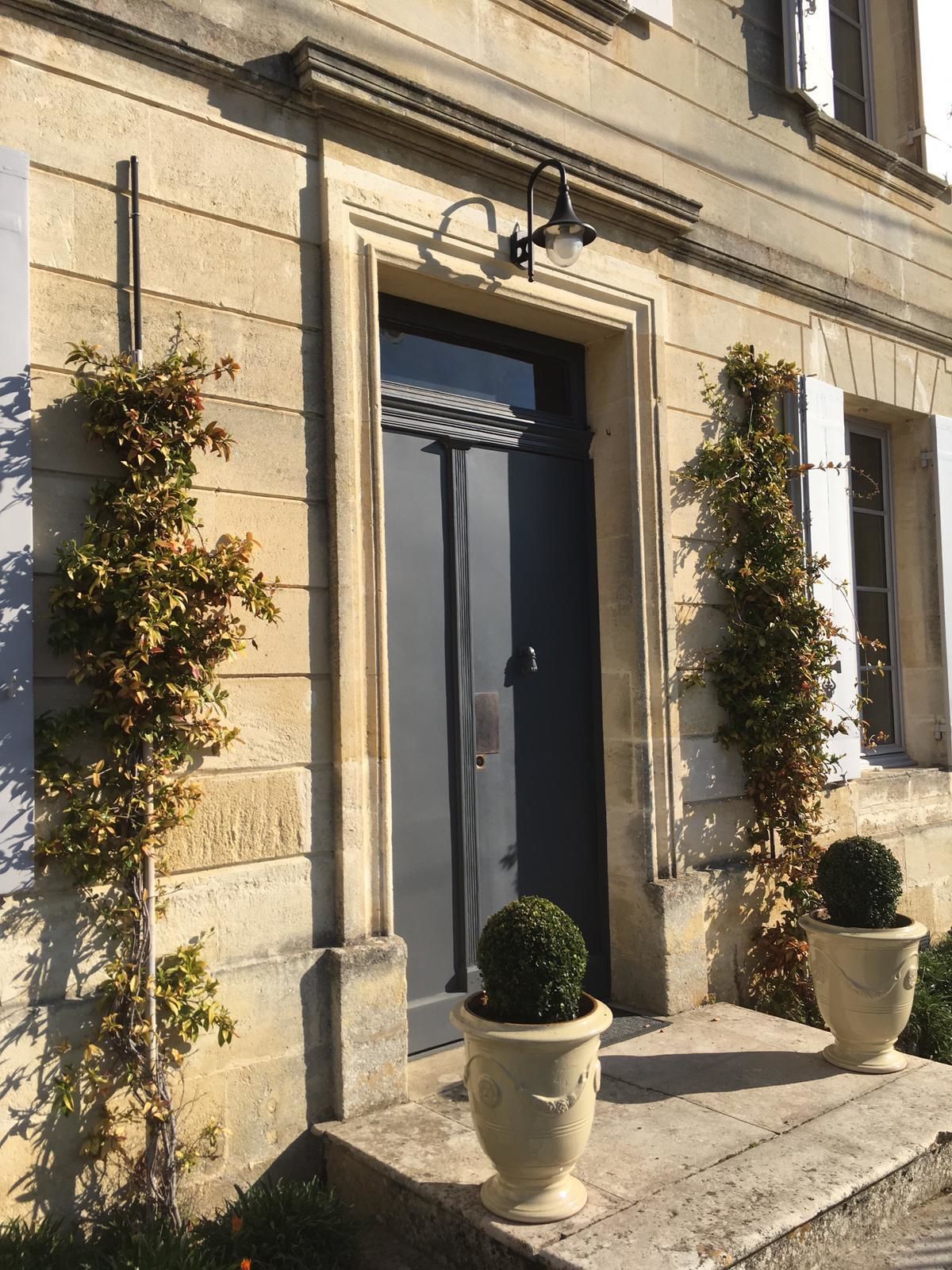 Mặt tiền nơi lưu trú