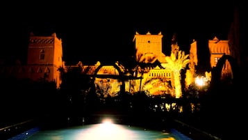 Kolam renang outdoor musiman