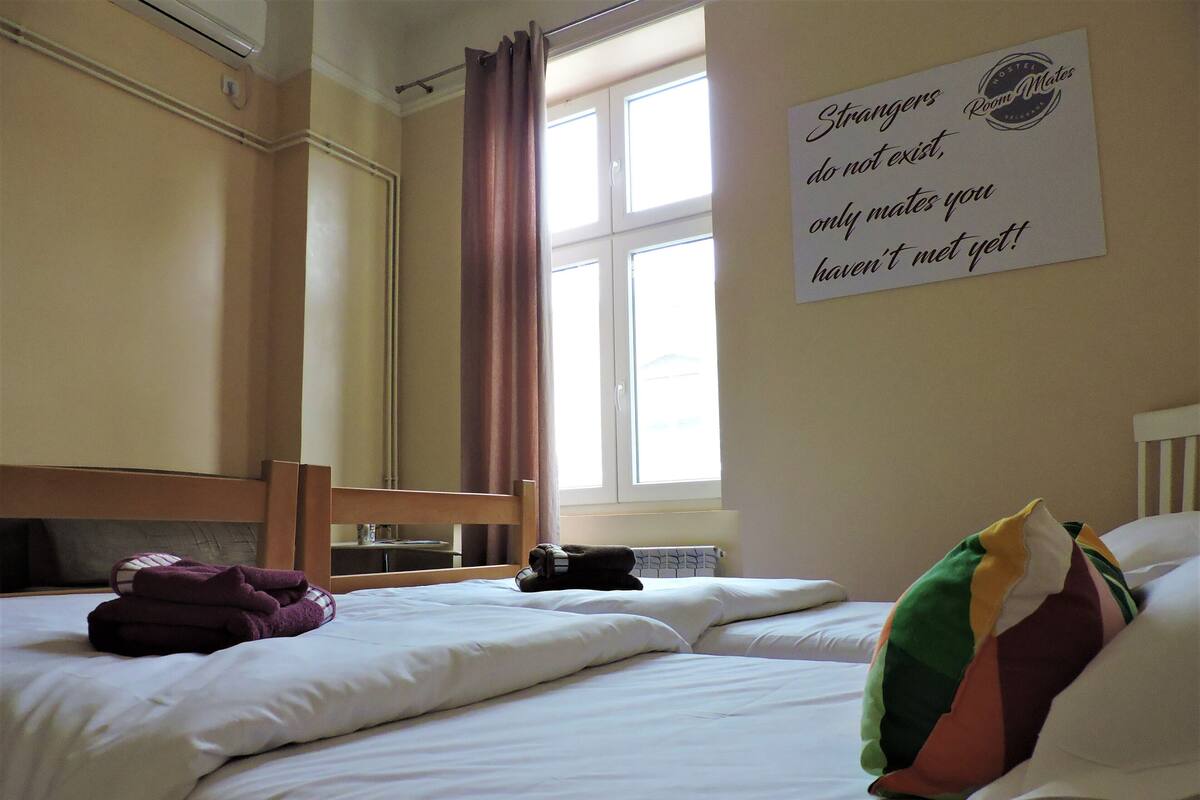 Studio | In-room safe, iron/ironing board (on request), WiFi (free), bed sheets