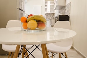 In-room dining - Roommates Hostel (Belgrade)