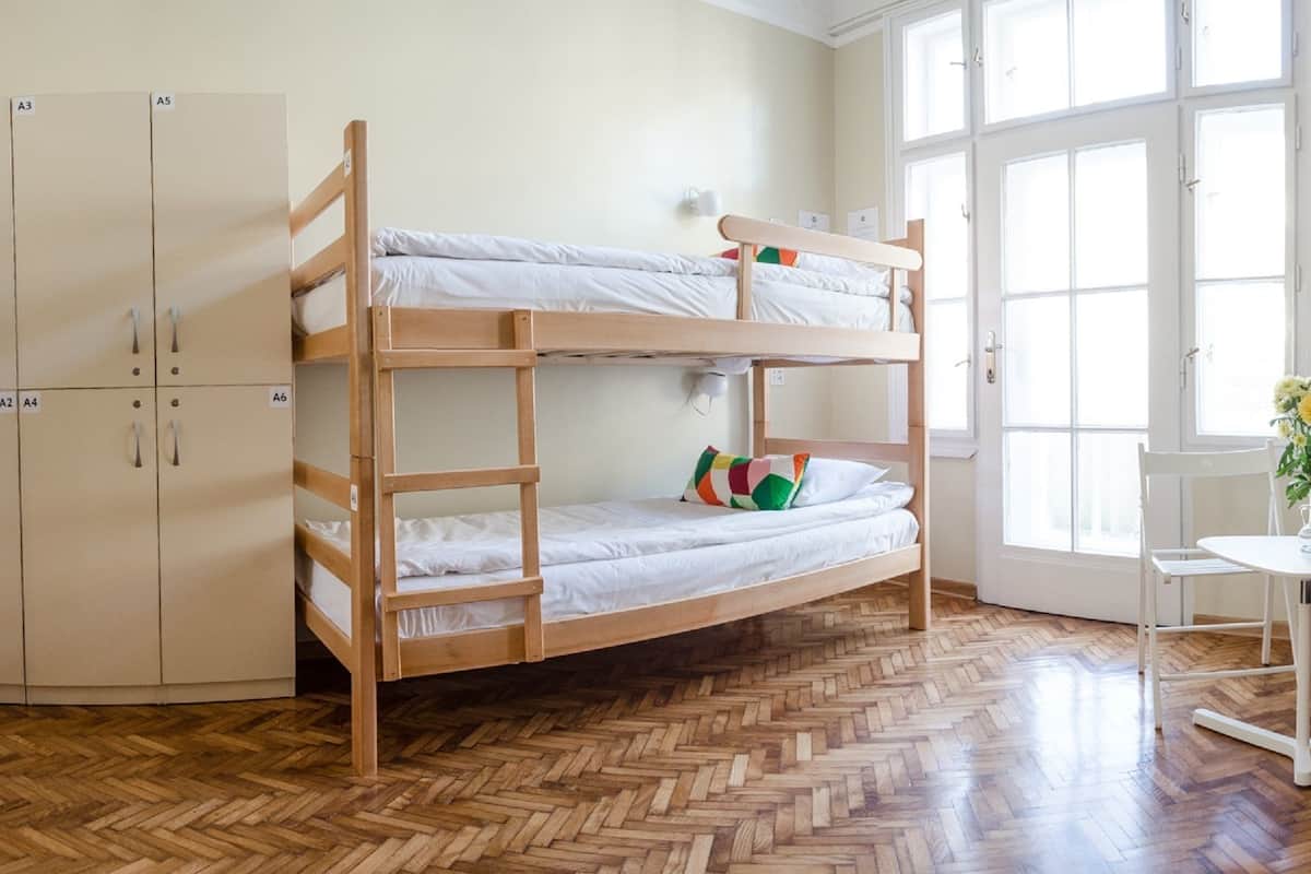 Bed in 6-Bed Shared Dormitory Room | Két bảo mật tại phòng, bàn ủi/dụng cụ ủi quần áo