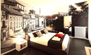 Hypo-allergenic bedding, down duvets, memory-foam beds, desk - DiMoras House (Verona)