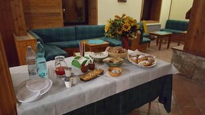 Desayuno típico de la región gratuito y diario