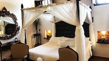 Honeymoon Suite, 1 King Bed, Non Smoking | 1 bedroom, premium bedding, soundproofing, iron/ironing board