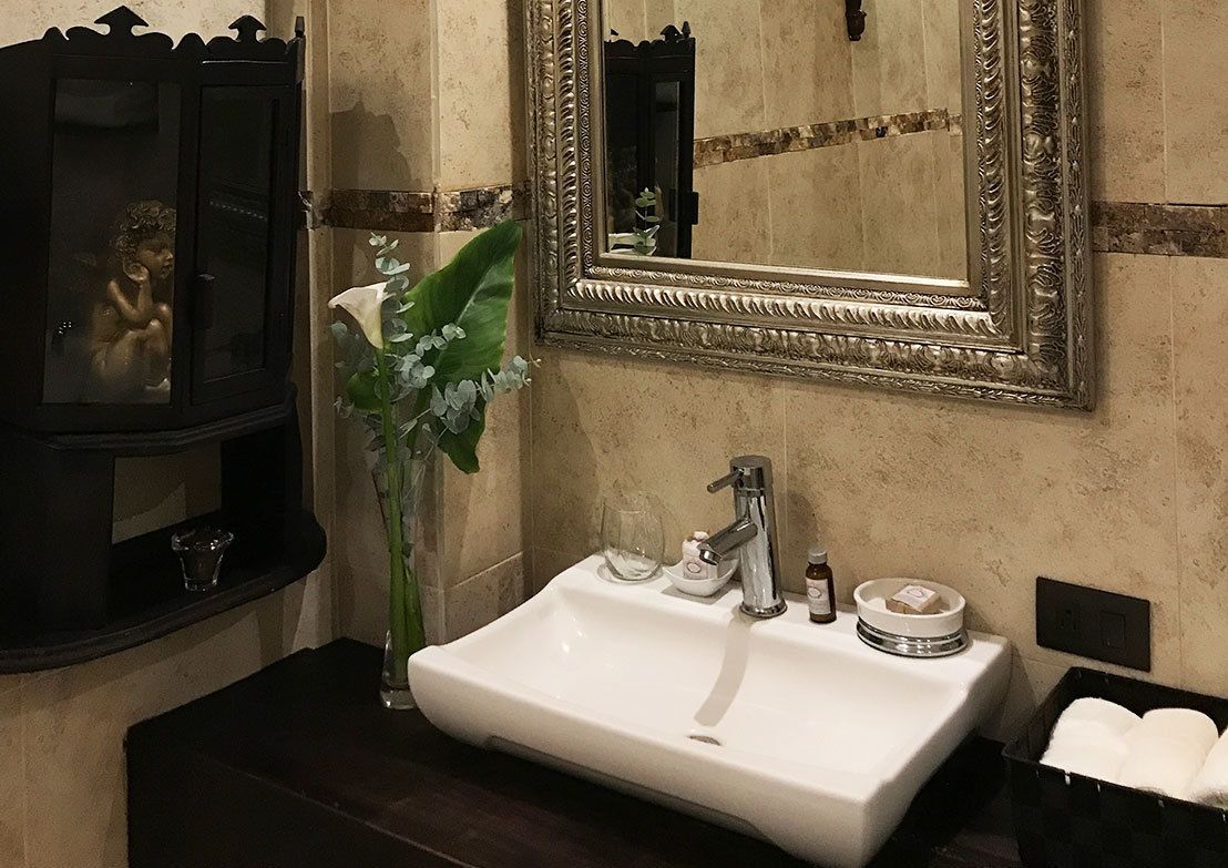 presidential suite, non smoking | bathroom sink