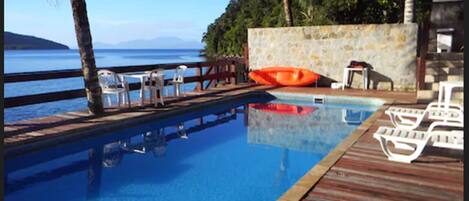 室外游泳池,日光浴躺椅