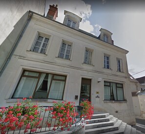 Front of property - Maison du chatelain (Saint-Aignan)