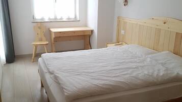 Bureau, chambres insonorisées, lits bébé (gratuits), Wi-Fi gratuit