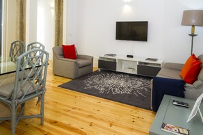 Apartment, 2 Schlafzimmer, Terrasse | Wohnbereich | Smart-TV