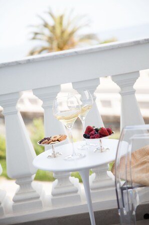 デラックス ダブルルーム バルコニー シービュー | バルコニー