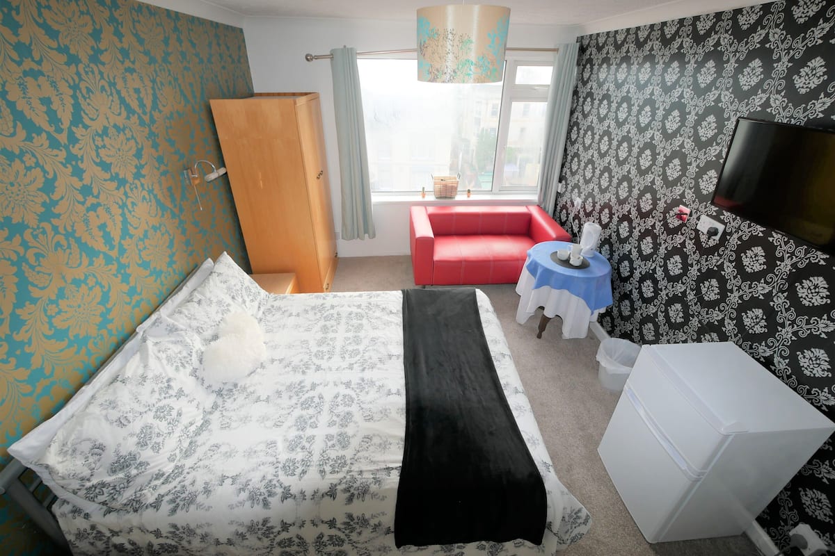 1 bedroom, individually furnished, desk, laptop workspace