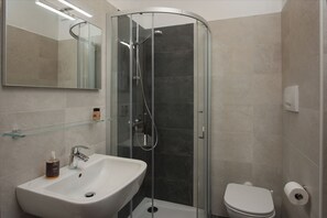 Bidet, towels - Hotel Centrale (Alleghe)