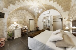 Ropa de cama de alta calidad y minibar 