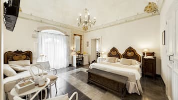 Tremannsrom – deluxe | Sengetøy av topp kvalitet, minibar, safe på rommet og lydisolert