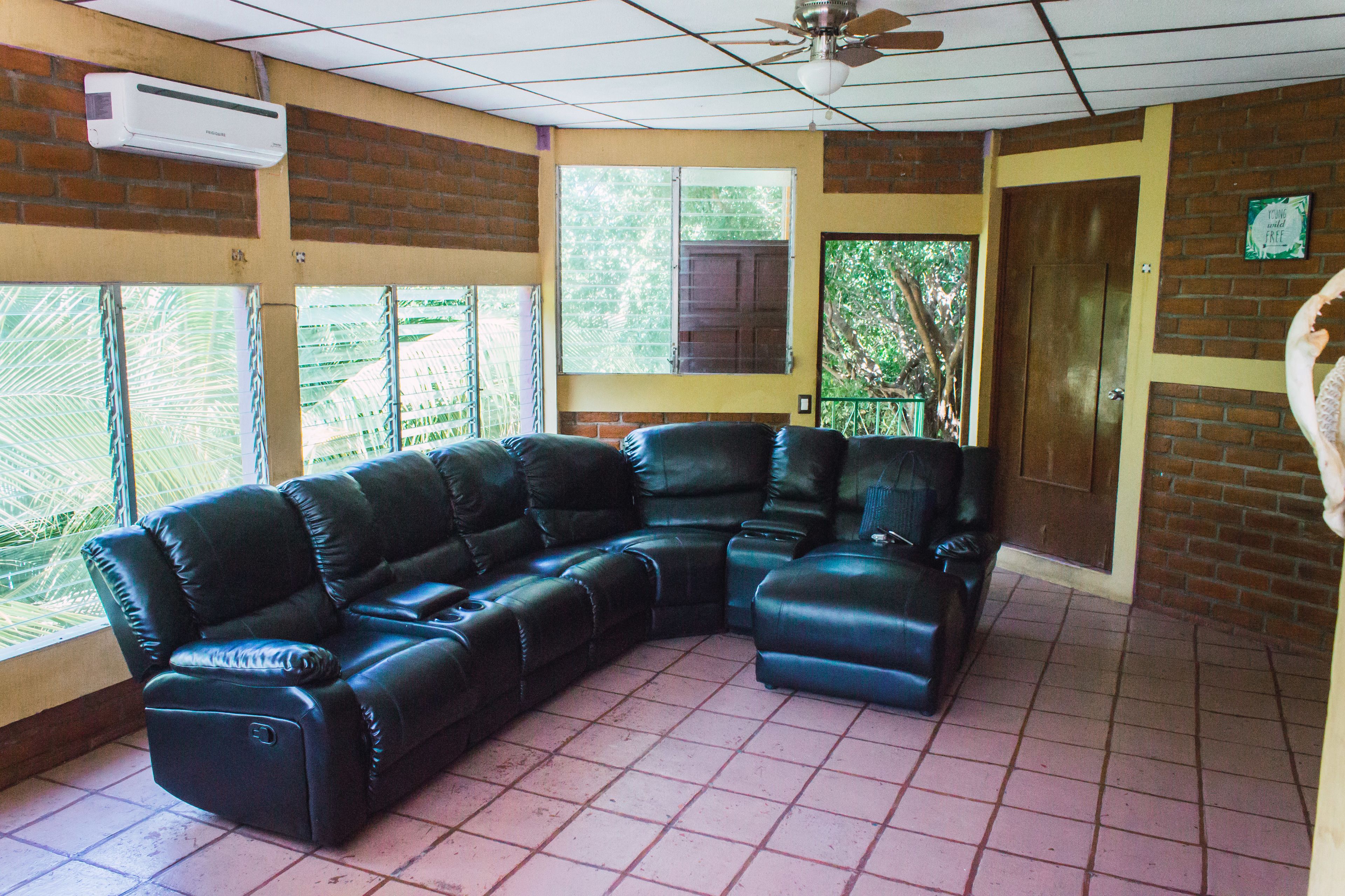 Comfort House, 5 Bedrooms, Non Smoking, Mountain View | Living area | TV