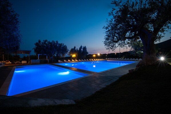 2 piscines extérieures