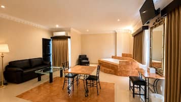 1 habitación, ropa de cama de alta calidad, cubrecamas y minibar