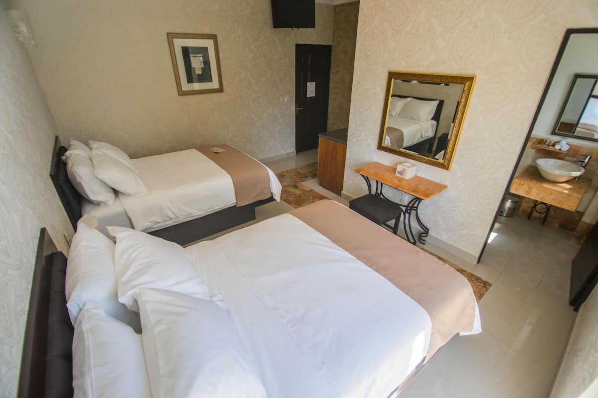 1 bedroom, premium bedding, down comforters, minibar