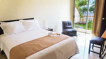 1 bedroom, premium bedding, down duvets, minibar