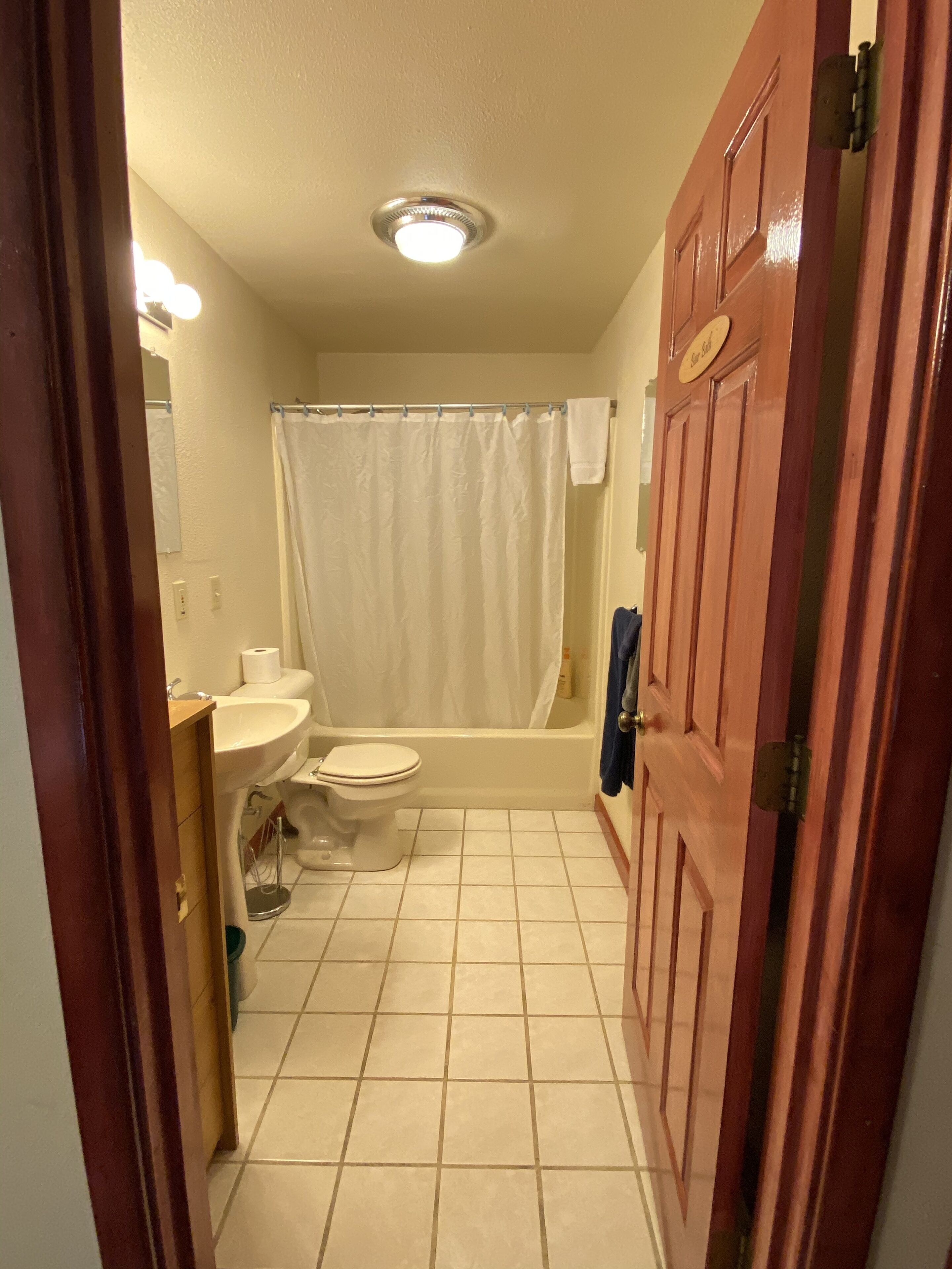 A bathroom with a toilet, sink, and bathtub.