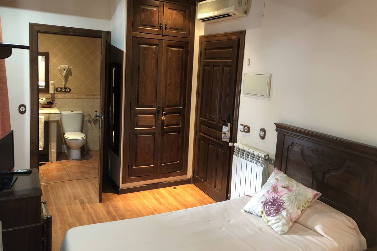 Twin Room | Free WiFi, bed sheets, wheelchair access