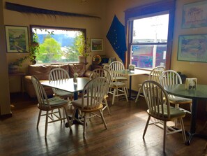 Free daily full breakfast - A Swan Nest Inn (Seward)