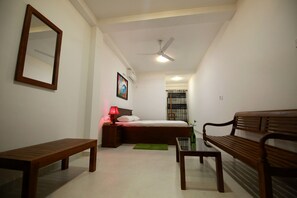 Basic Double Room, 1 Bedroom | 1 bedroom, individually decorated, individually furnished, soundproofing - Temple Tree Hotel Weligama (Weligama)