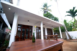 Terrace/patio - Temple Tree Hotel Weligama (Weligama)